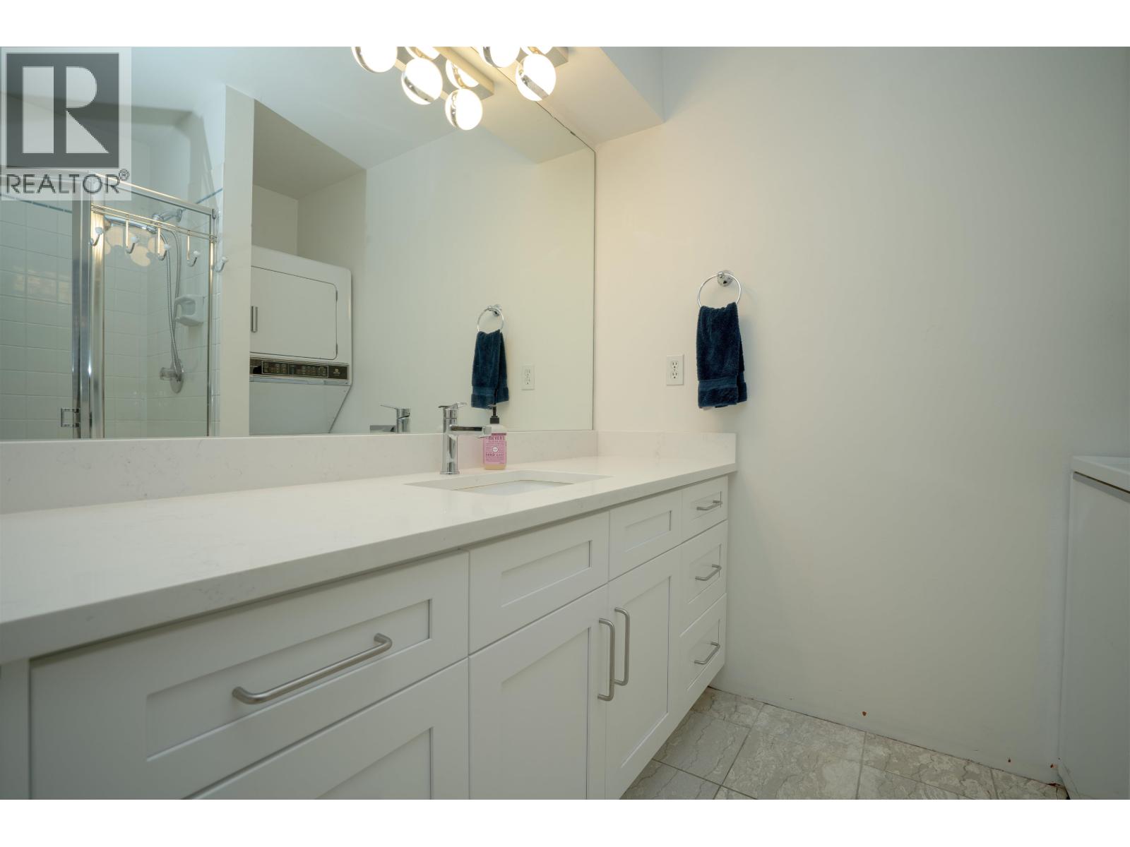 1346 Laburnum Street Property Photo 28