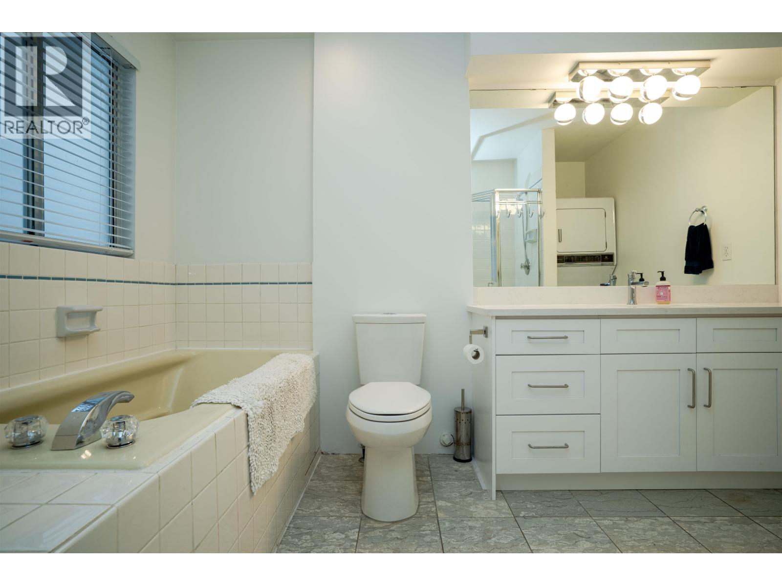 1346 Laburnum Street Property Photo 29