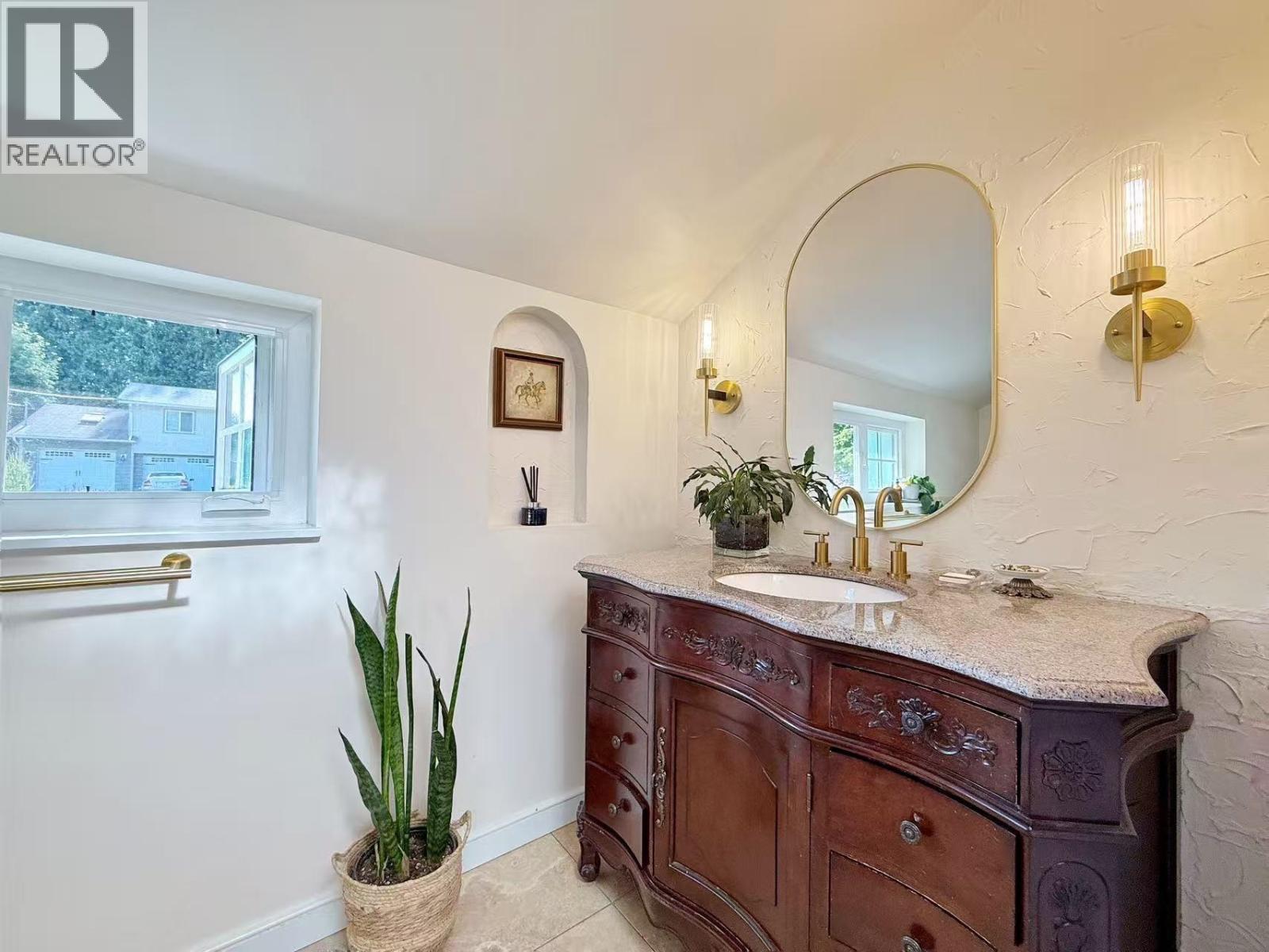 12239 Skillen Street Property Photo 6