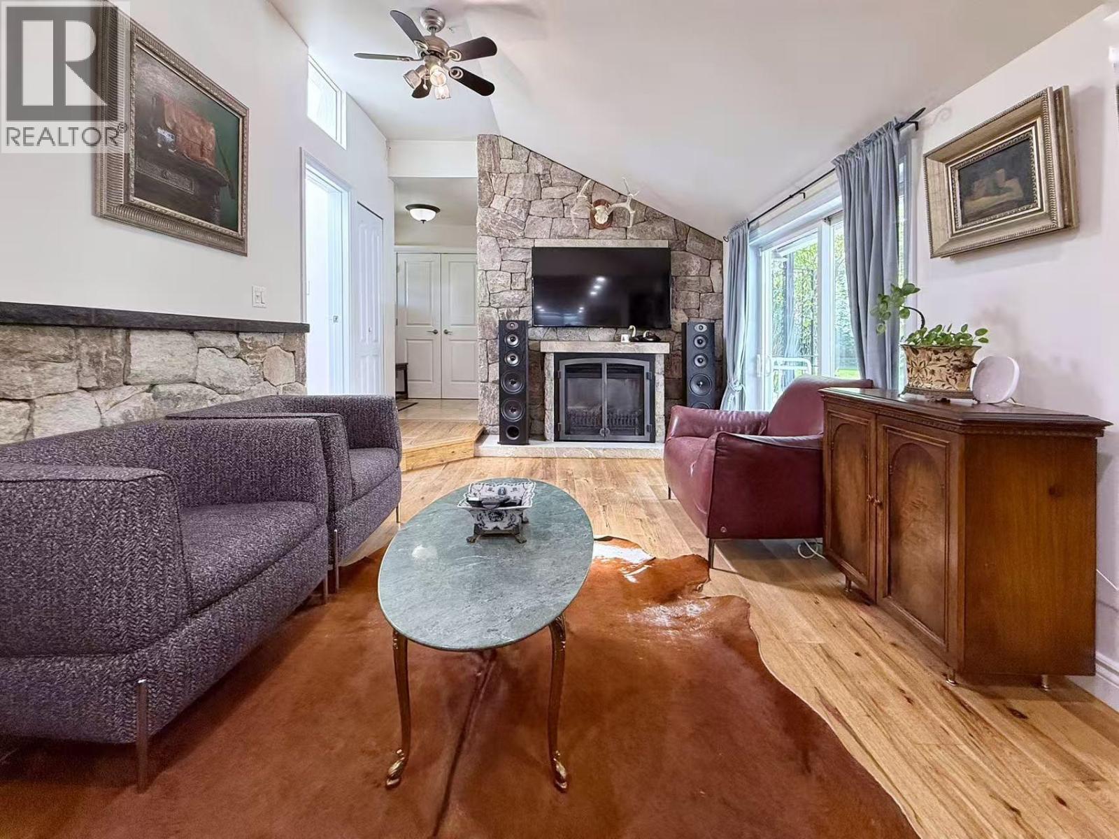 12239 Skillen Street Property Photo 9