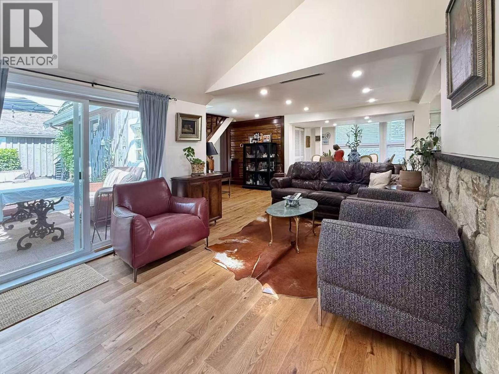 12239 Skillen Street Property Photo 11