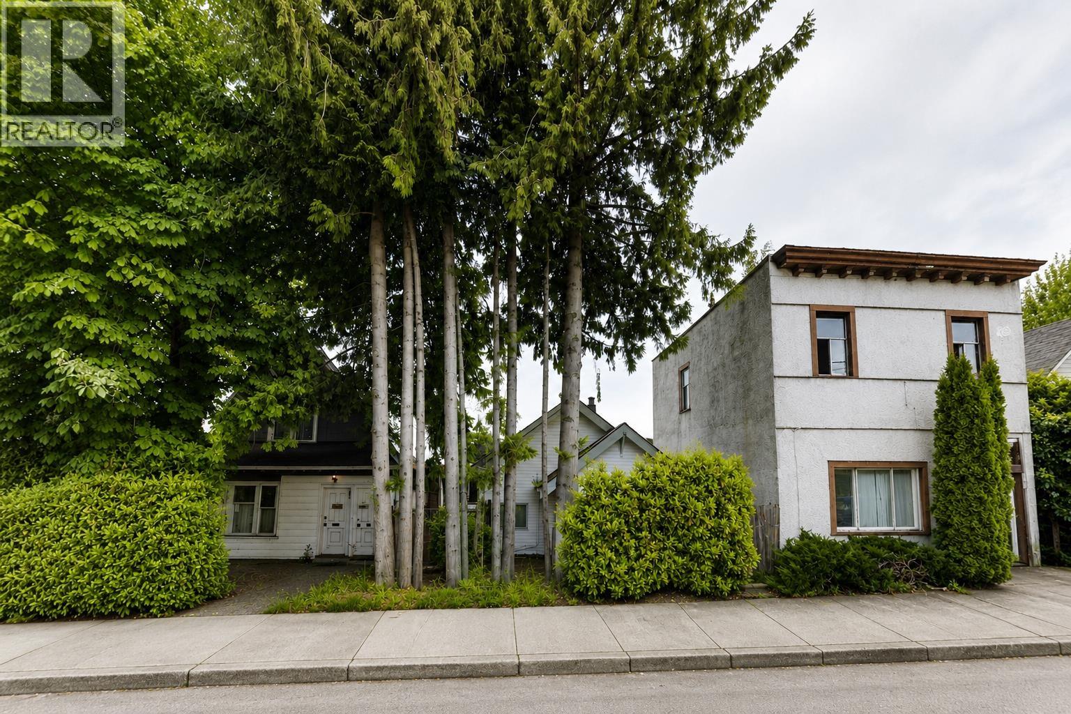 4768 Fraser Street Photo de la propriété 1
