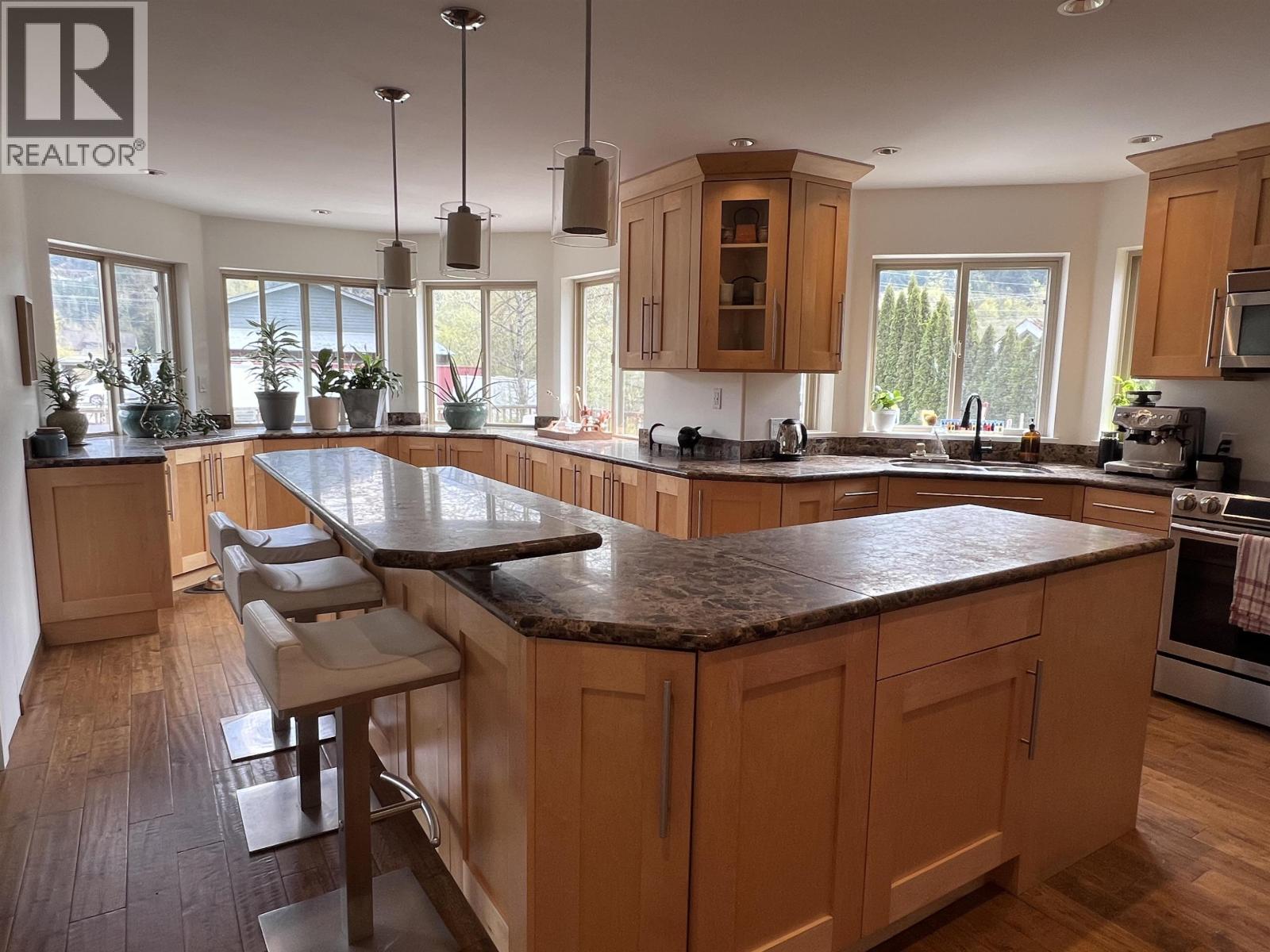 38940 Loggers Lane Property Photo 4