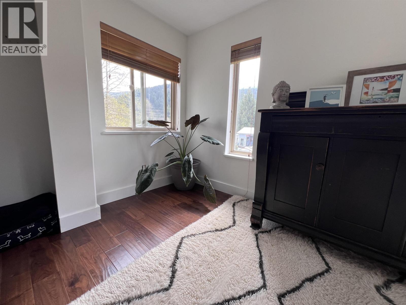 38940 Loggers Lane Property Photo 12