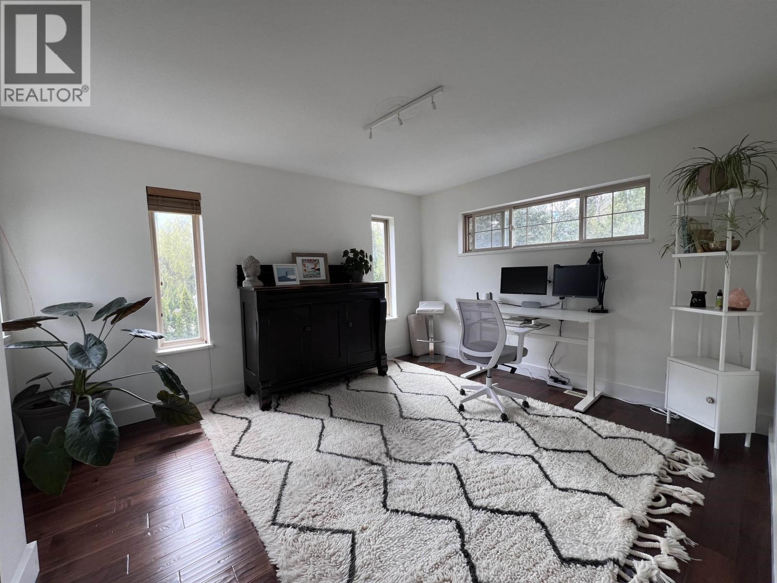 38940 Loggers Lane Property Photo 13
