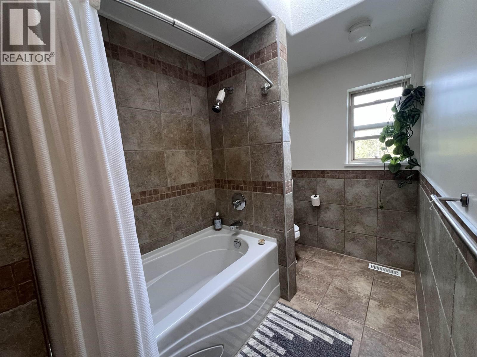 38940 Loggers Lane Property Photo 15