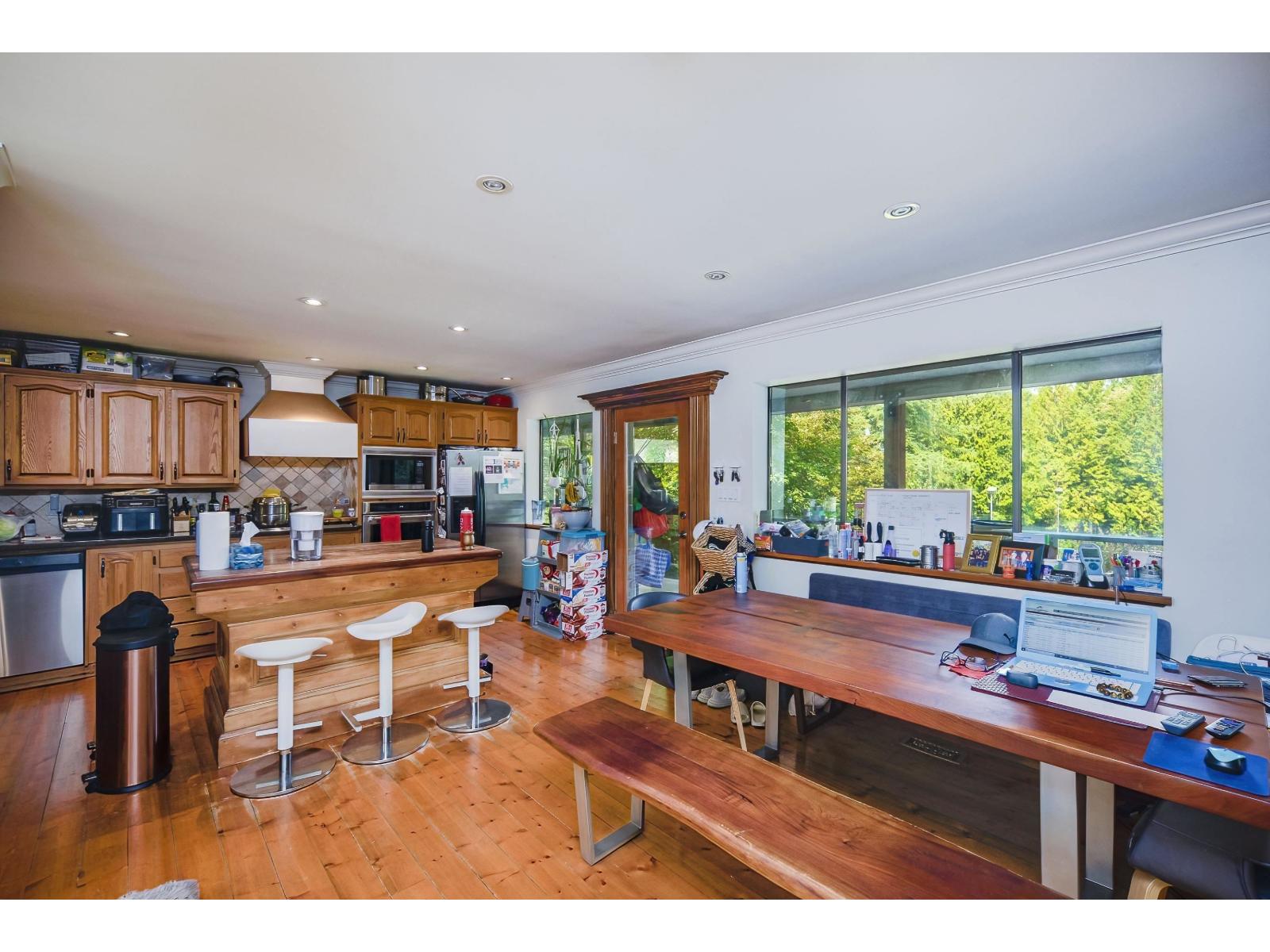 14275 28 Avenue Property Photo 7