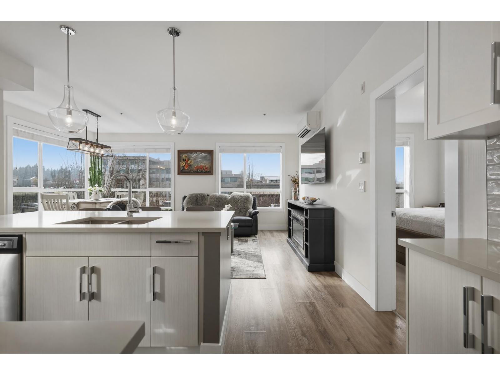 212 32838 Ventura Avenue Avenue Property Photo 1