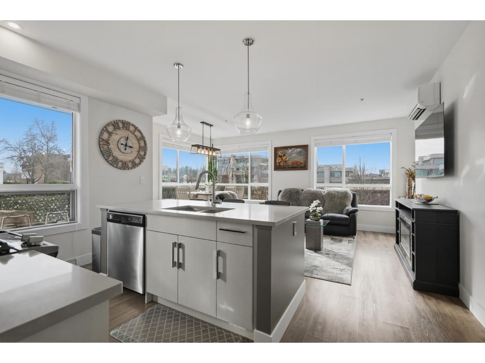 212 32838 Ventura Avenue Avenue Property Photo 2