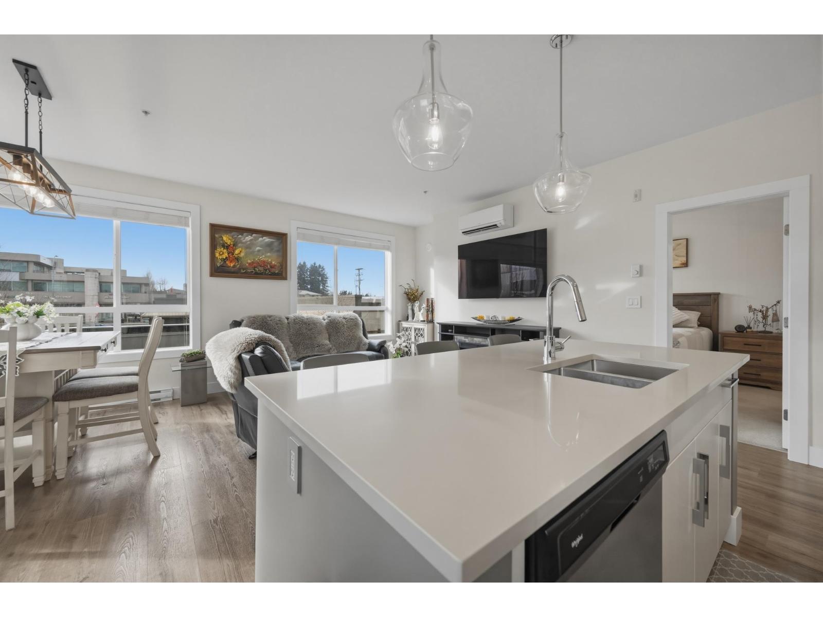212 32838 Ventura Avenue Avenue Property Photo 3