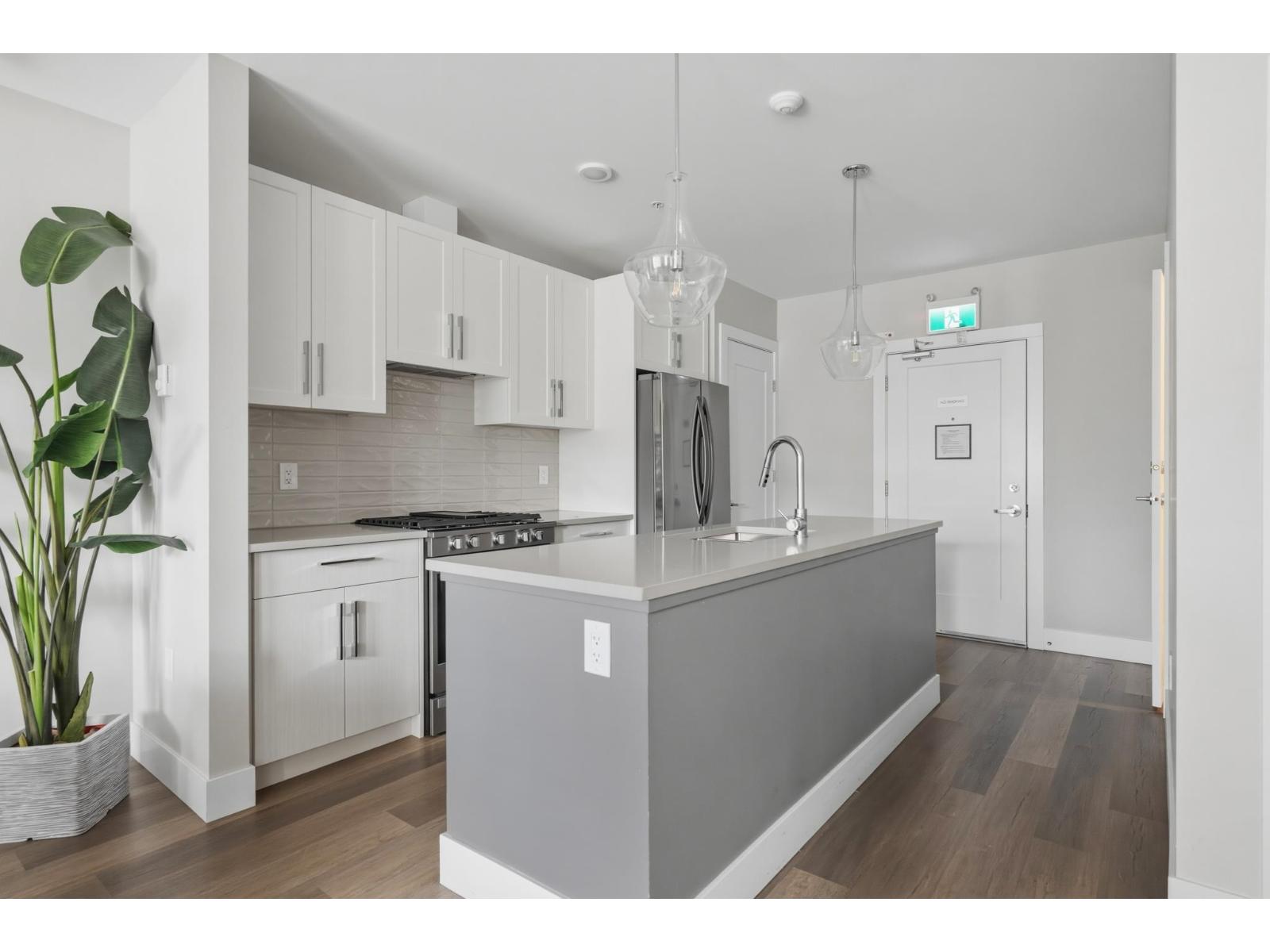212 32838 Ventura Avenue Avenue Property Photo 4
