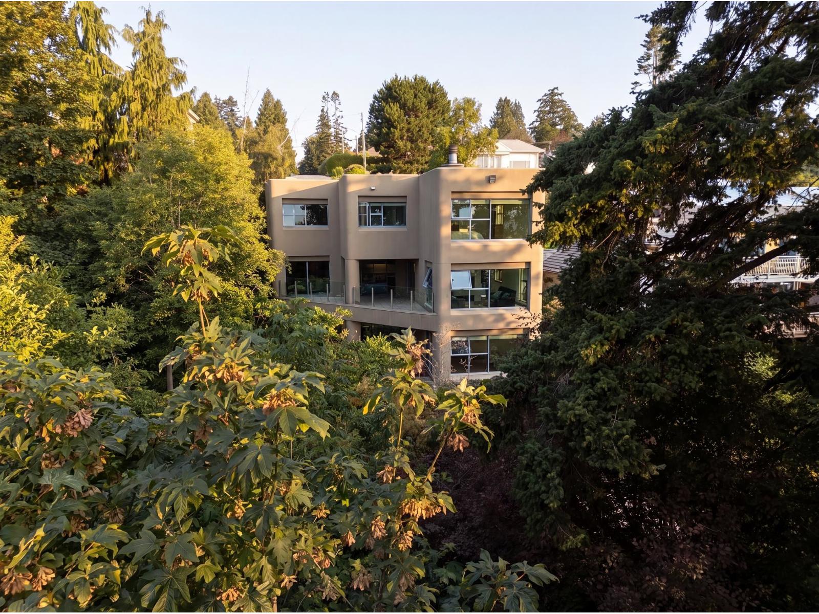 13102 13 Avenue Property Photo 4