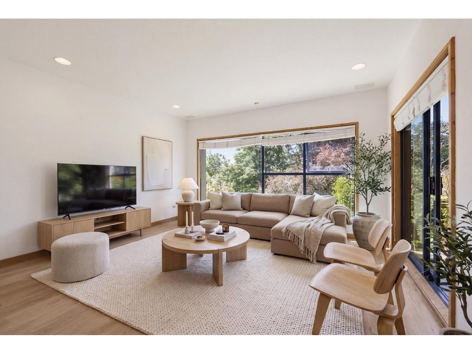 13102 13 Avenue Property Photo 7