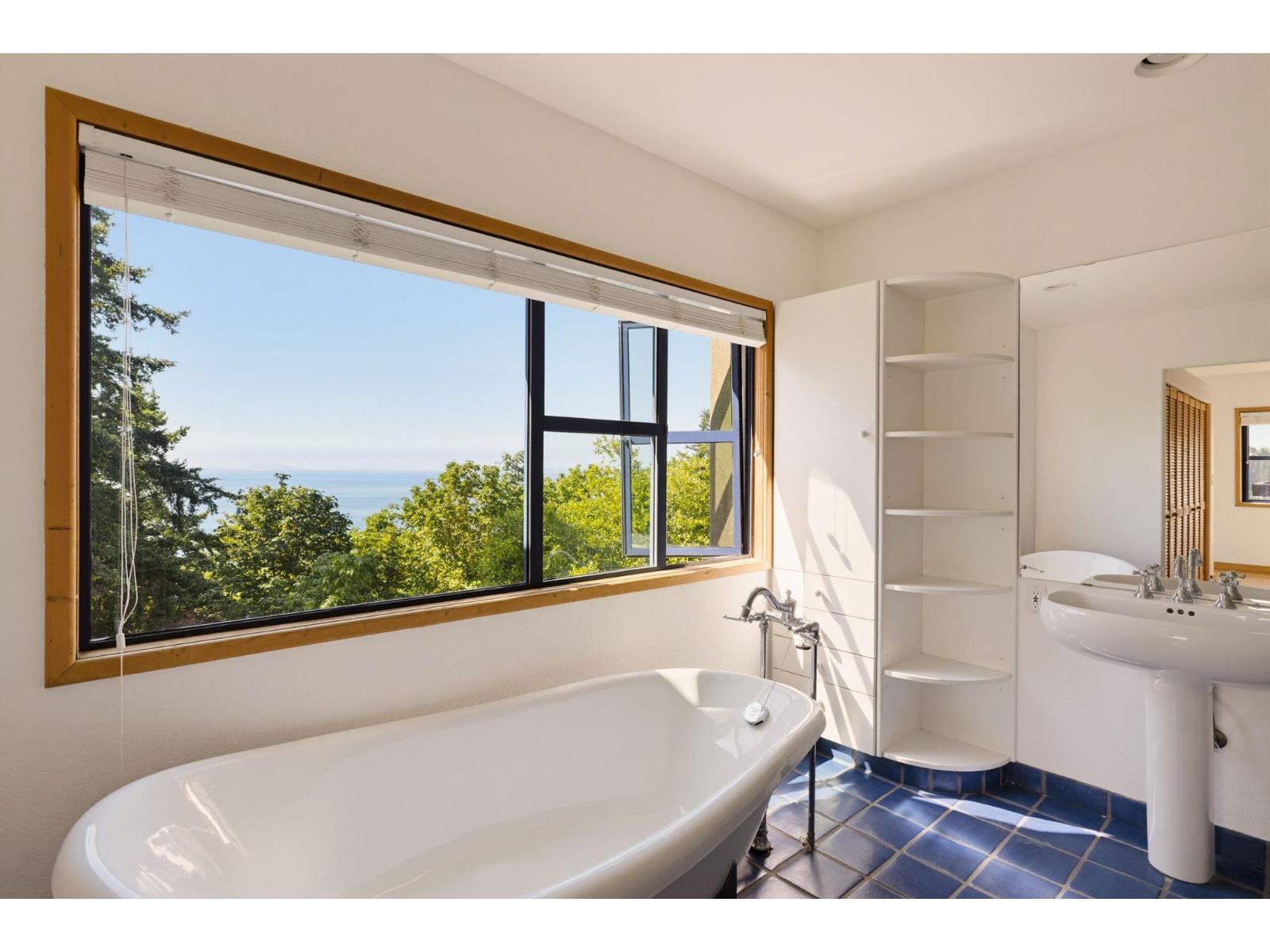 13102 13 Avenue Property Photo 18