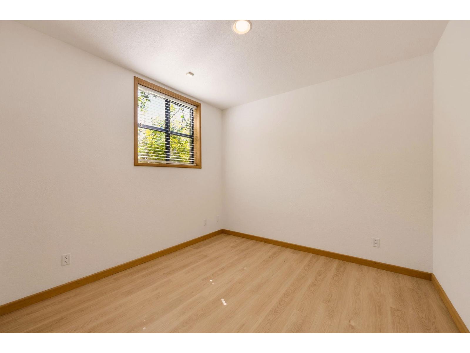 13102 13 Avenue Property Photo 20