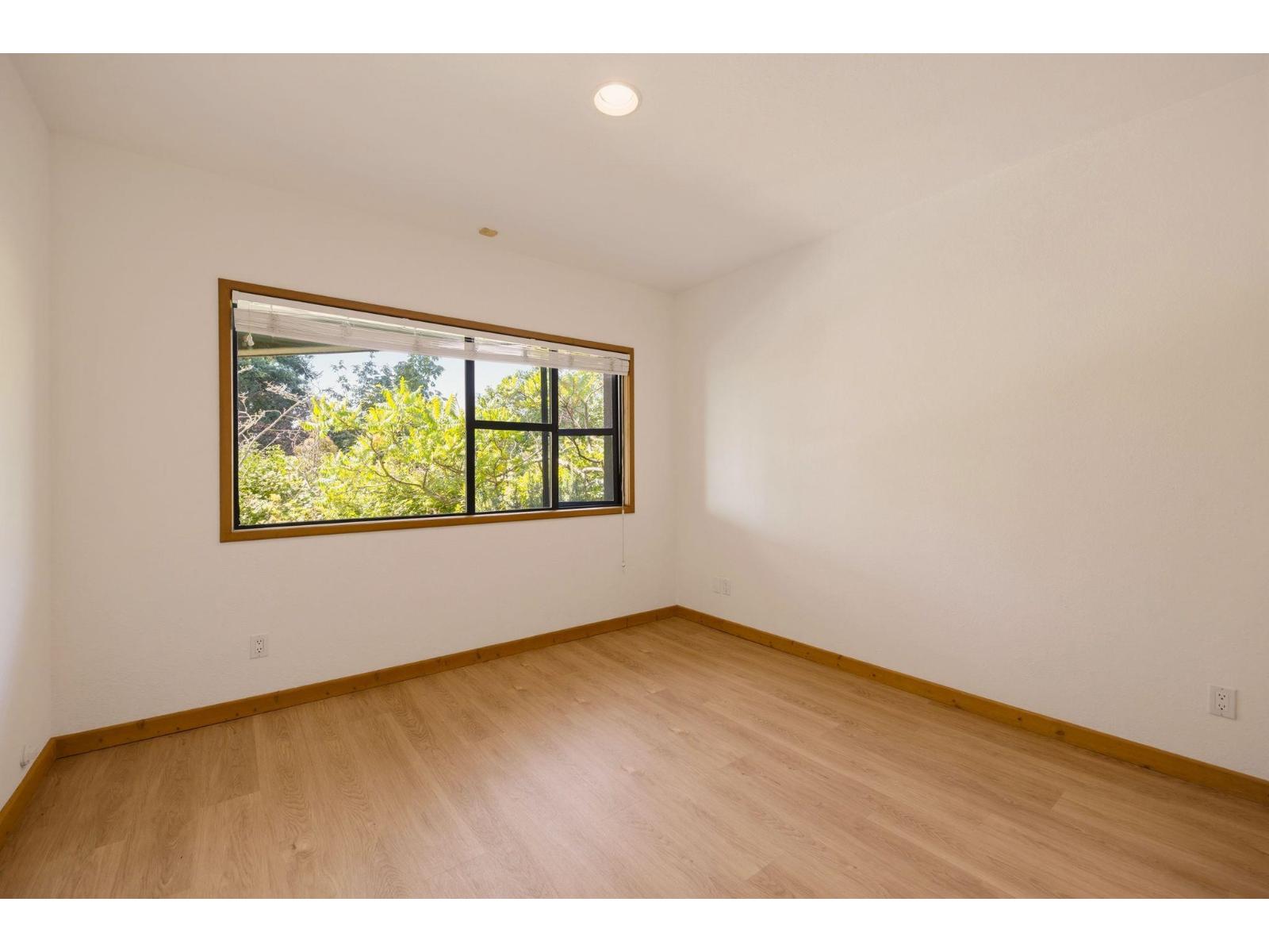 13102 13 Avenue Property Photo 21