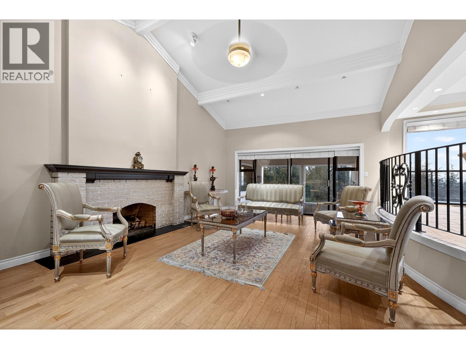 1375 Burnside Road Property Photo 12