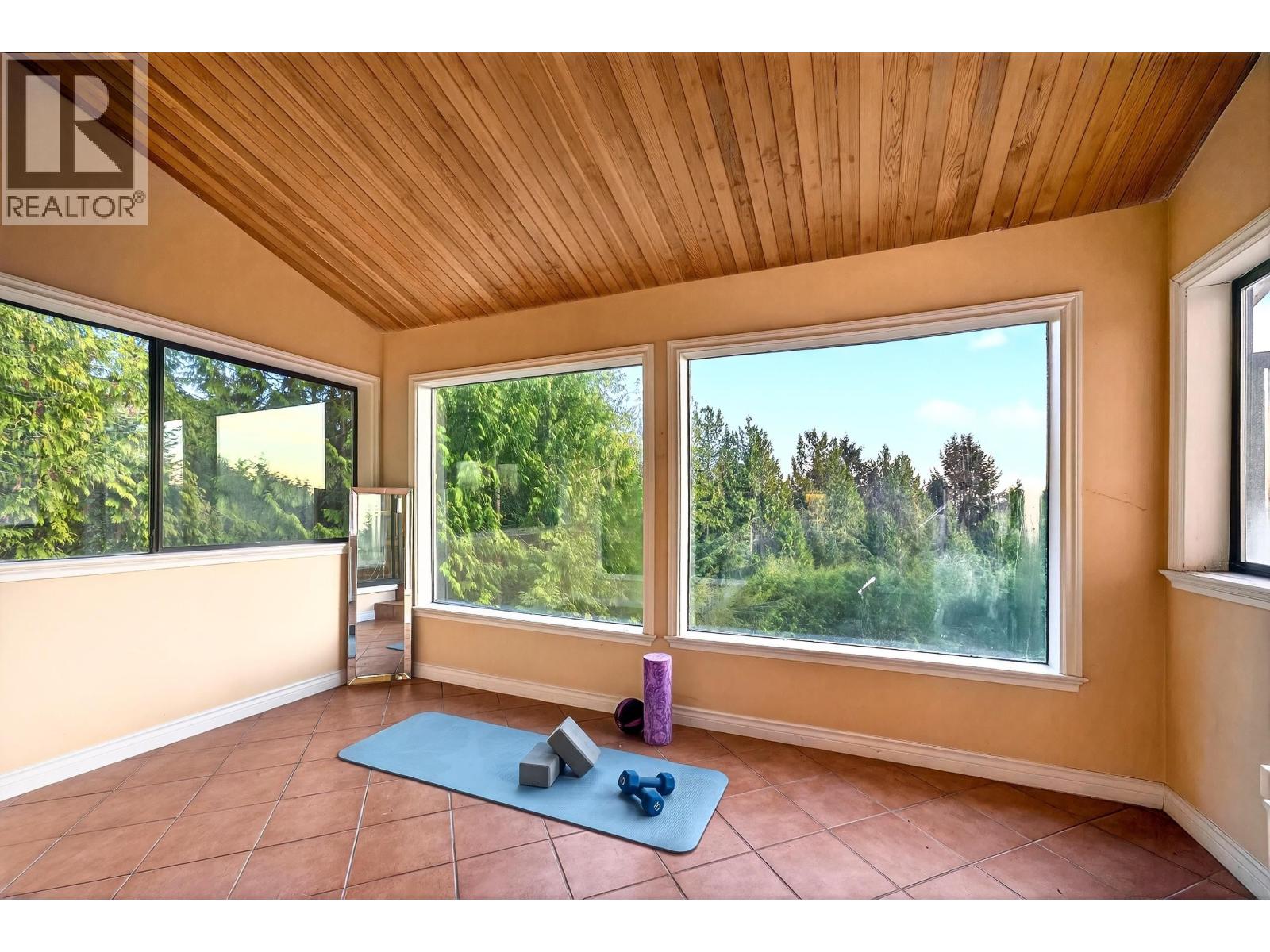 1375 Burnside Road Property Photo 17