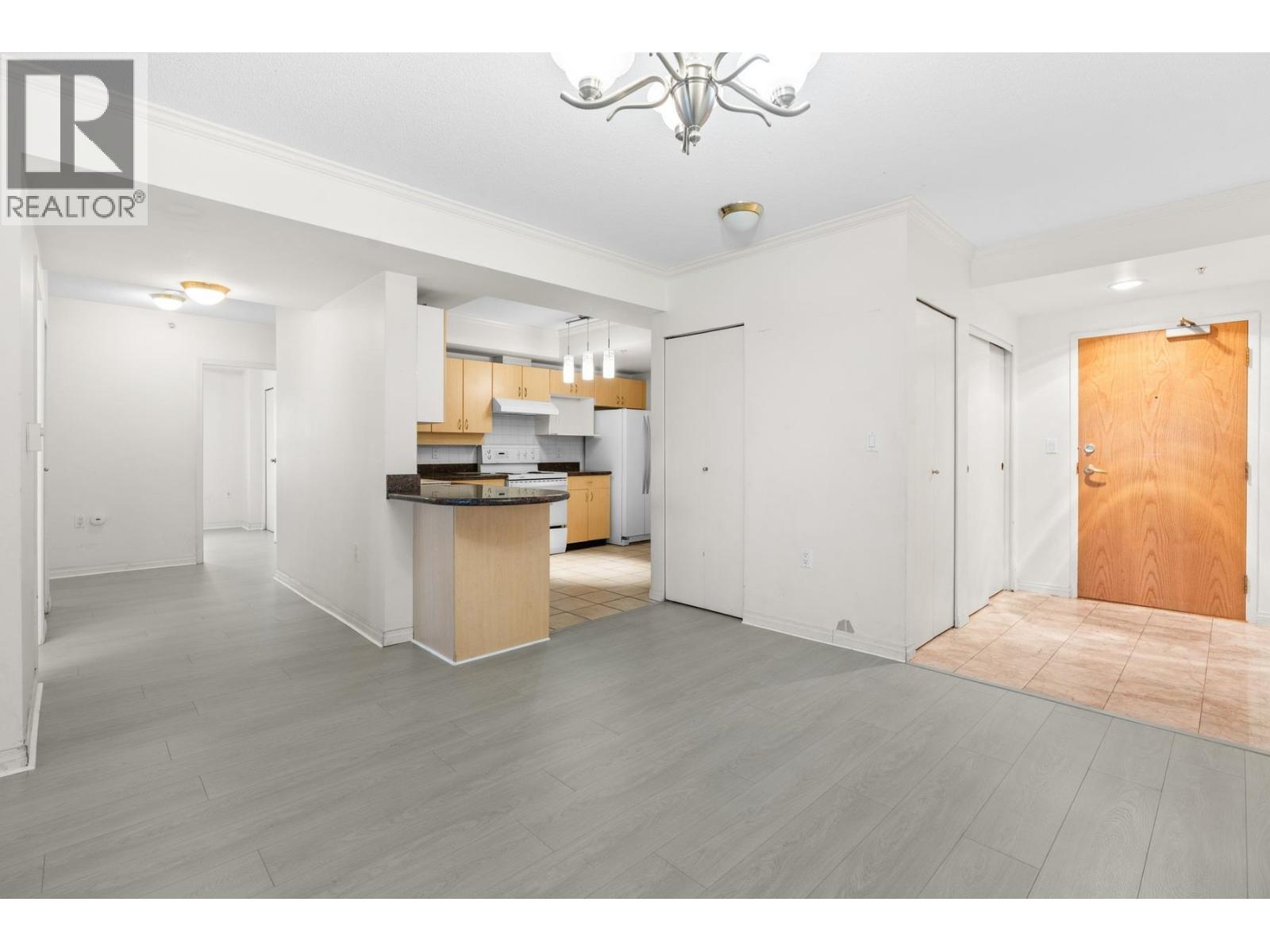 1605 6611 Cooney Road Property Photo 1