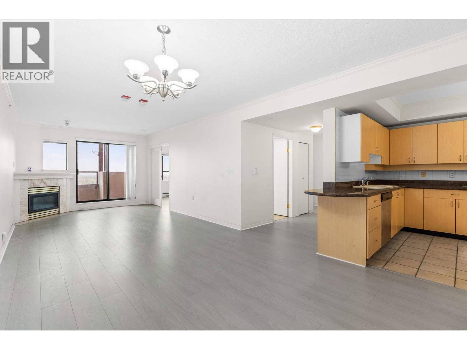 1605 6611 Cooney Road Property Photo 2