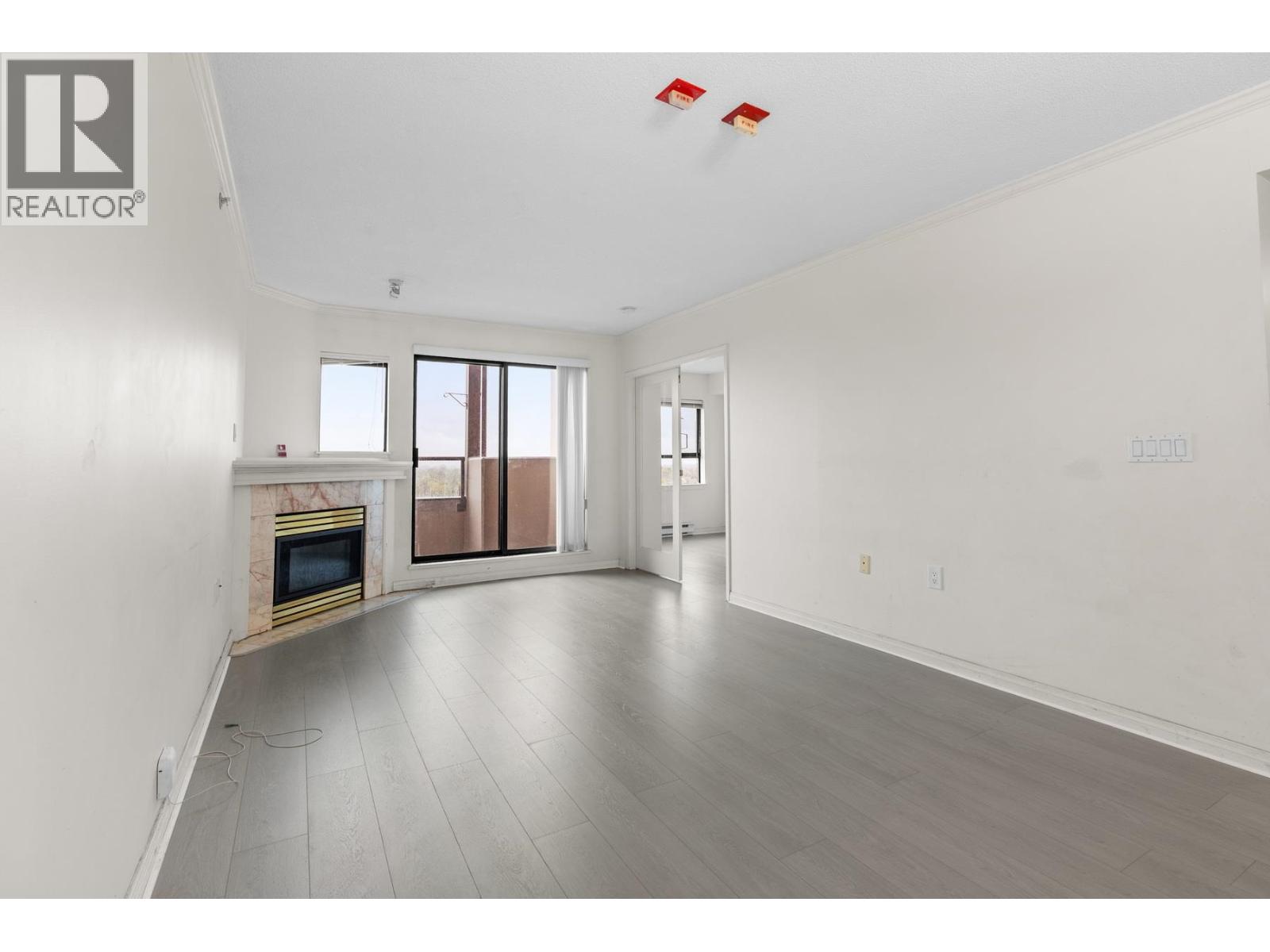 1605 6611 Cooney Road Property Photo 5