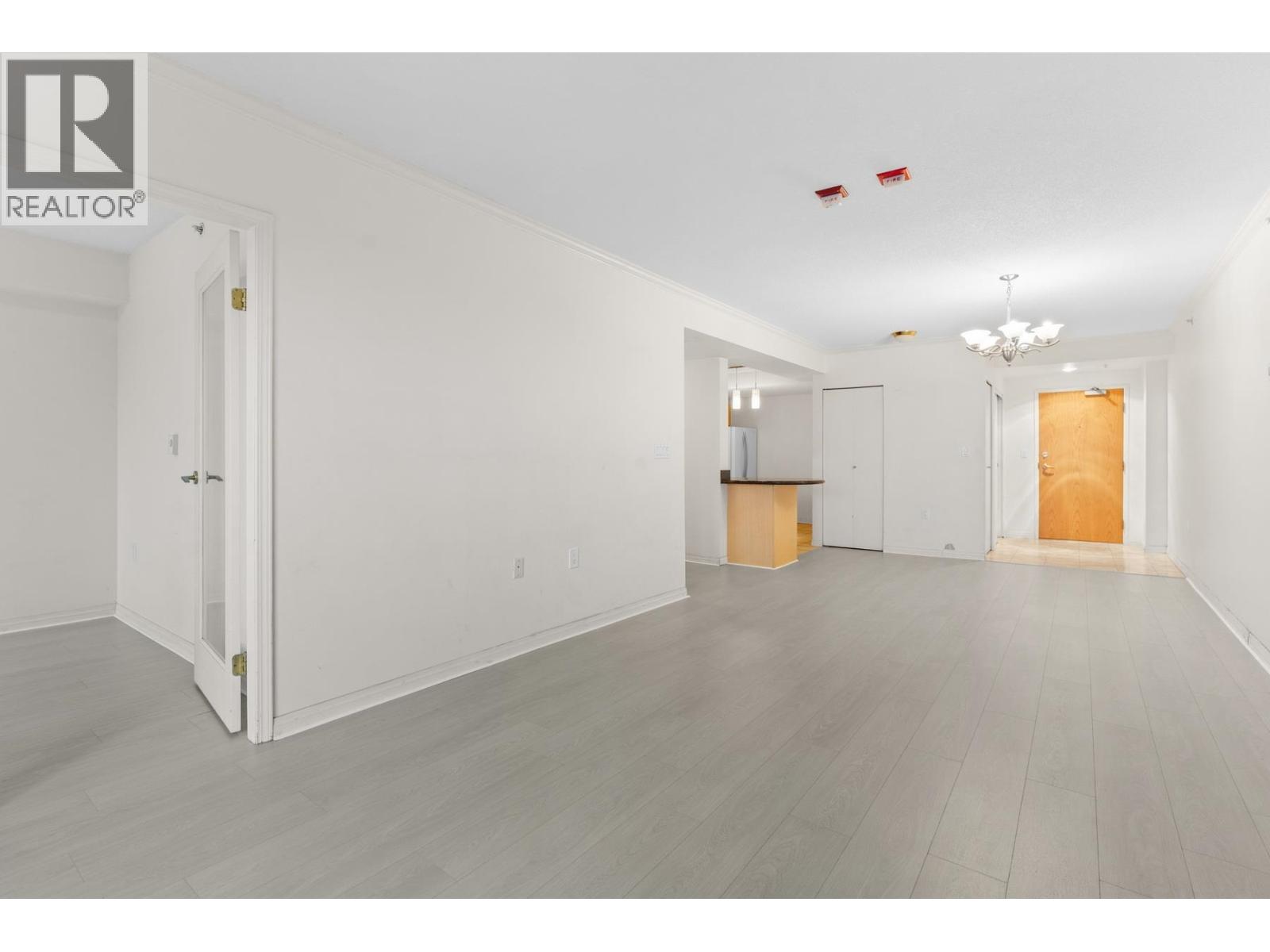 1605 6611 Cooney Road Property Photo 9