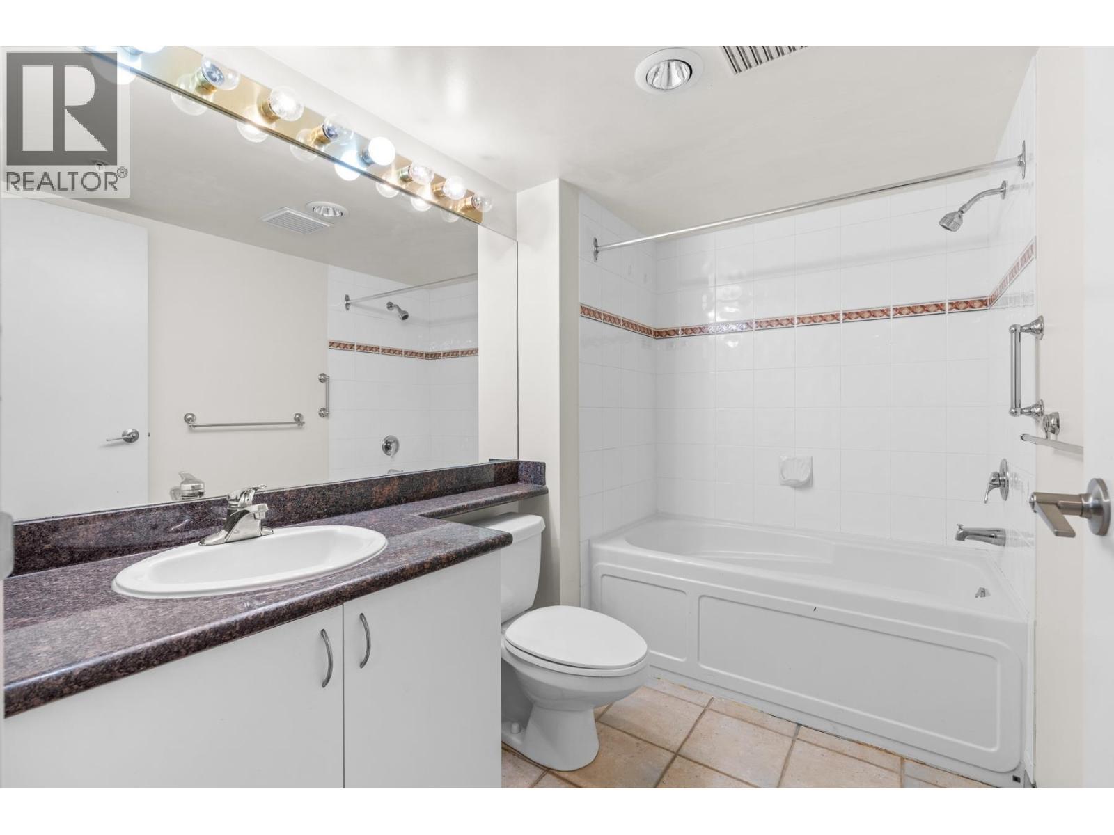 1605 6611 Cooney Road Property Photo 12
