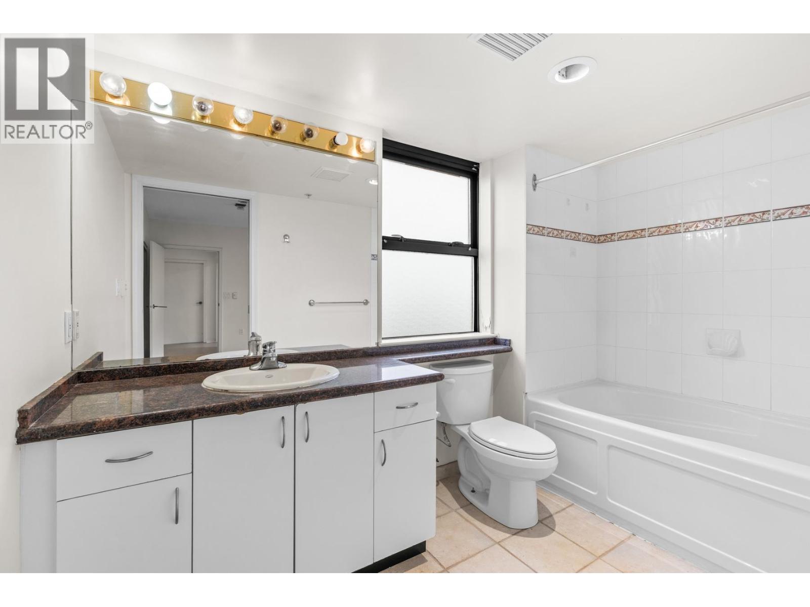 1605 6611 Cooney Road Property Photo 17