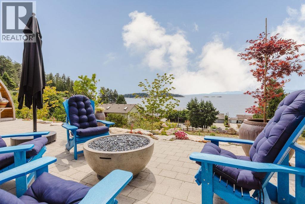 6889 Island View Road Property Photo 1