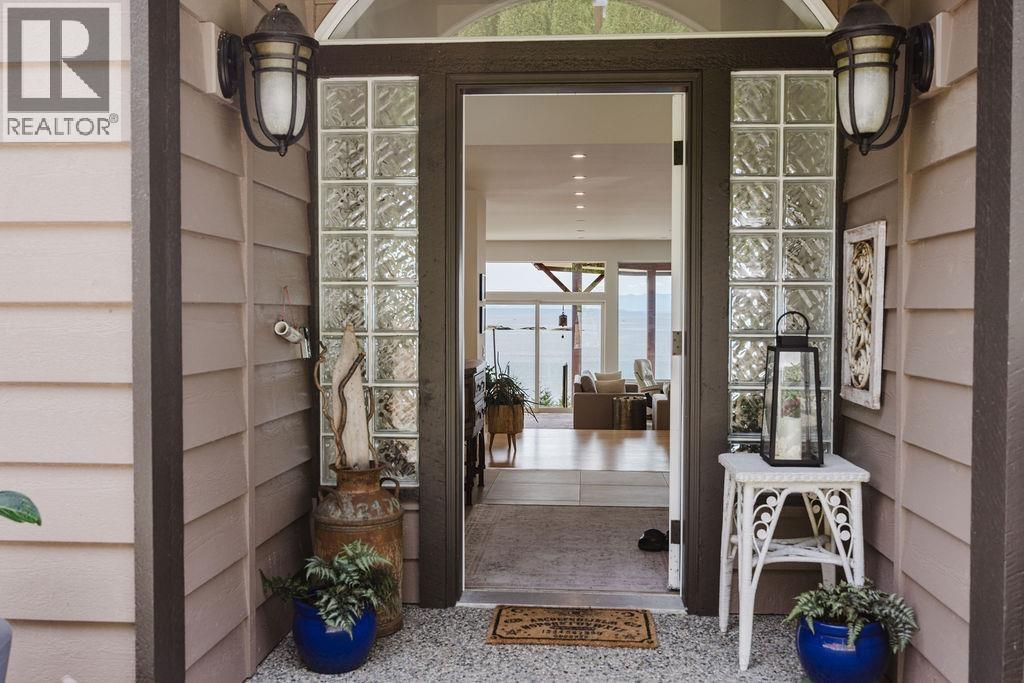 6889 Island View Road Property Photo 3