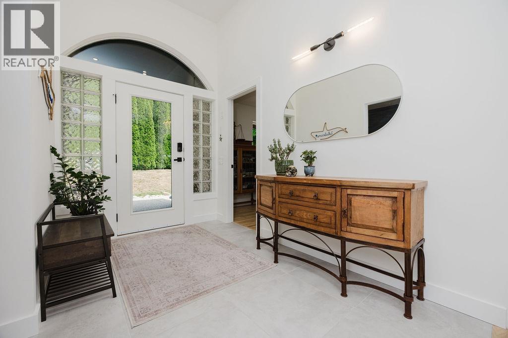 6889 Island View Road Property Photo 4
