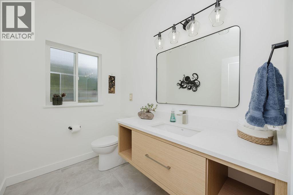 6889 Island View Road Property Photo 9