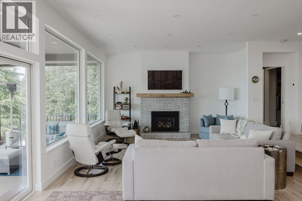 6889 Island View Road Property Photo 16