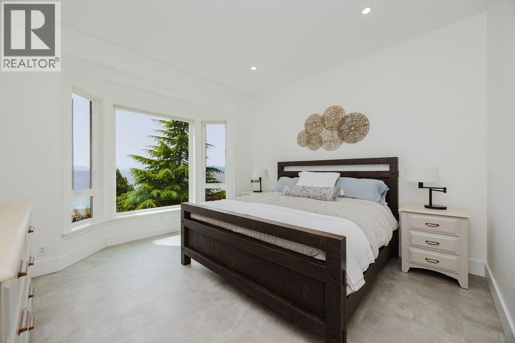 6889 Island View Road Property Photo 17