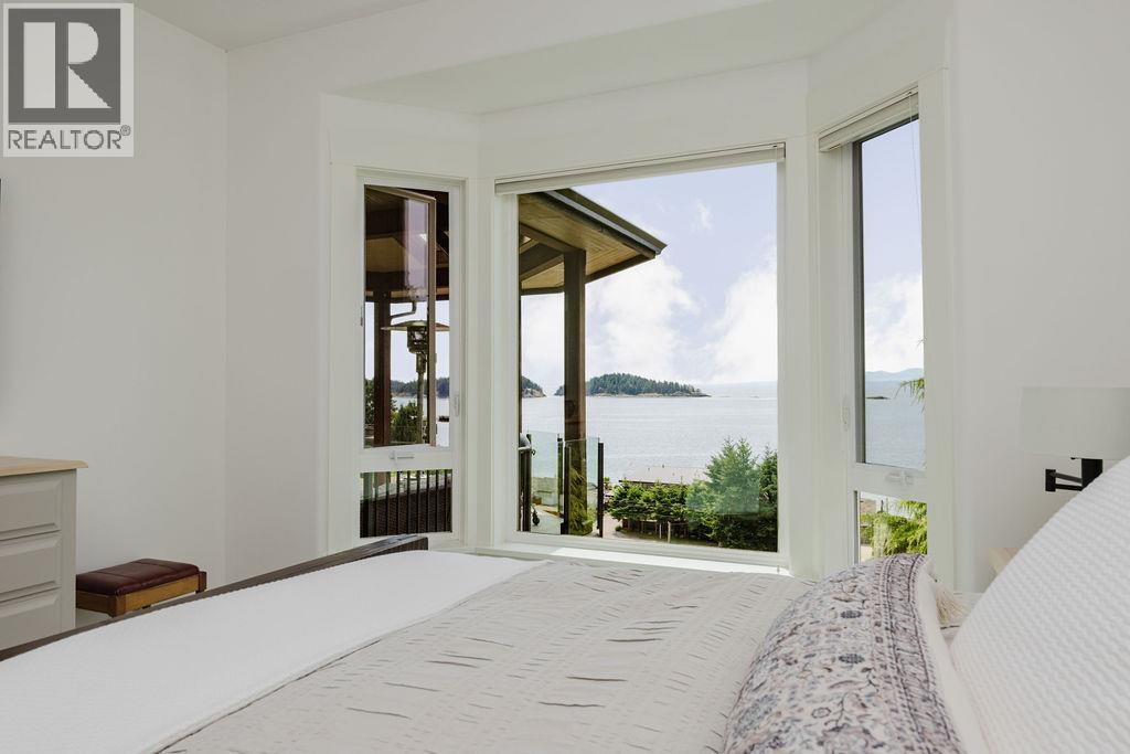 6889 Island View Road Property Photo 27