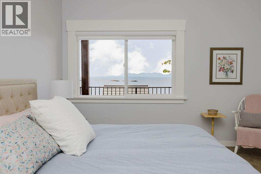 6889 Island View Road Property Photo 28
