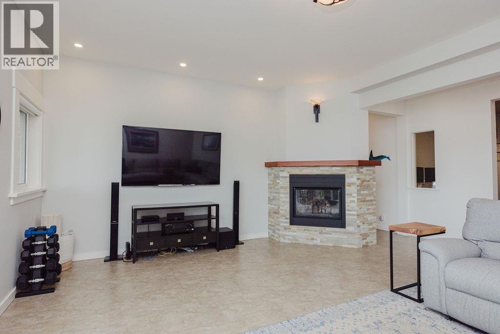 6889 Island View Road Property Photo 30