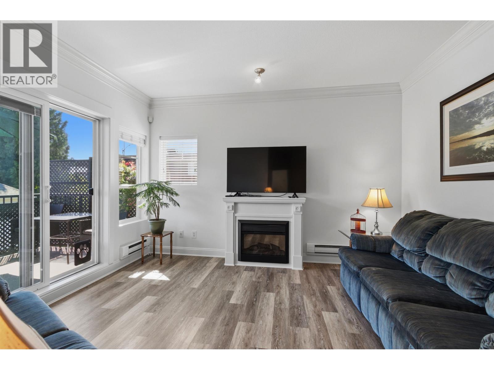 411 22150 Dewdney Trunk Road Property Photo 2