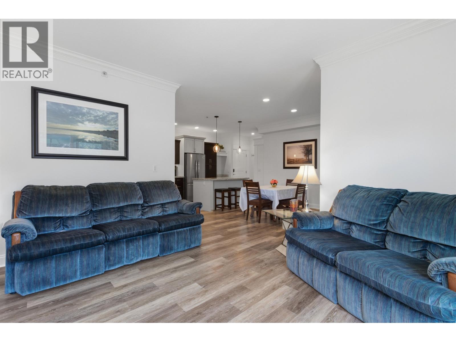 411 22150 Dewdney Trunk Road Property Photo 4