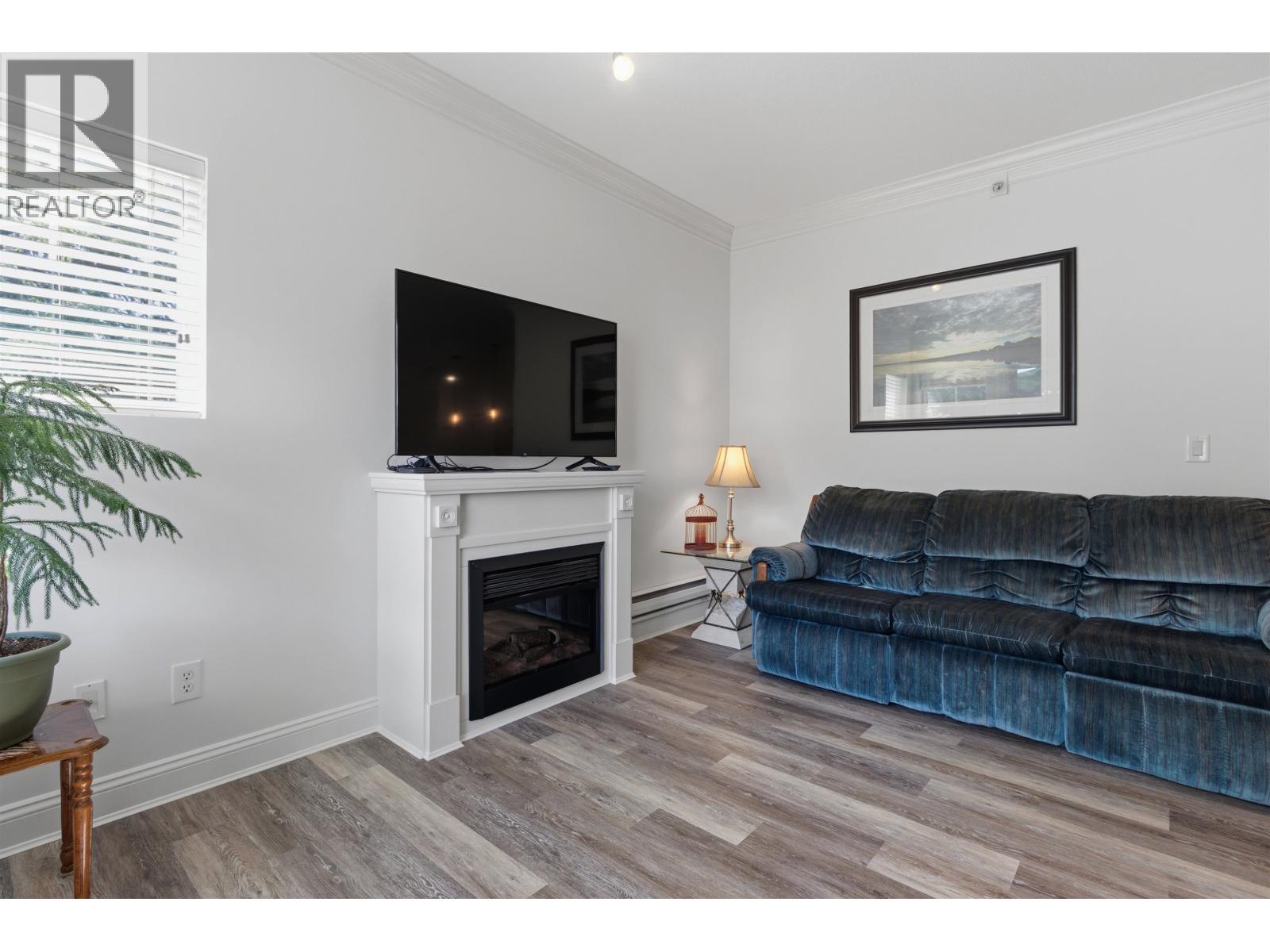 411 22150 Dewdney Trunk Road Property Photo 5
