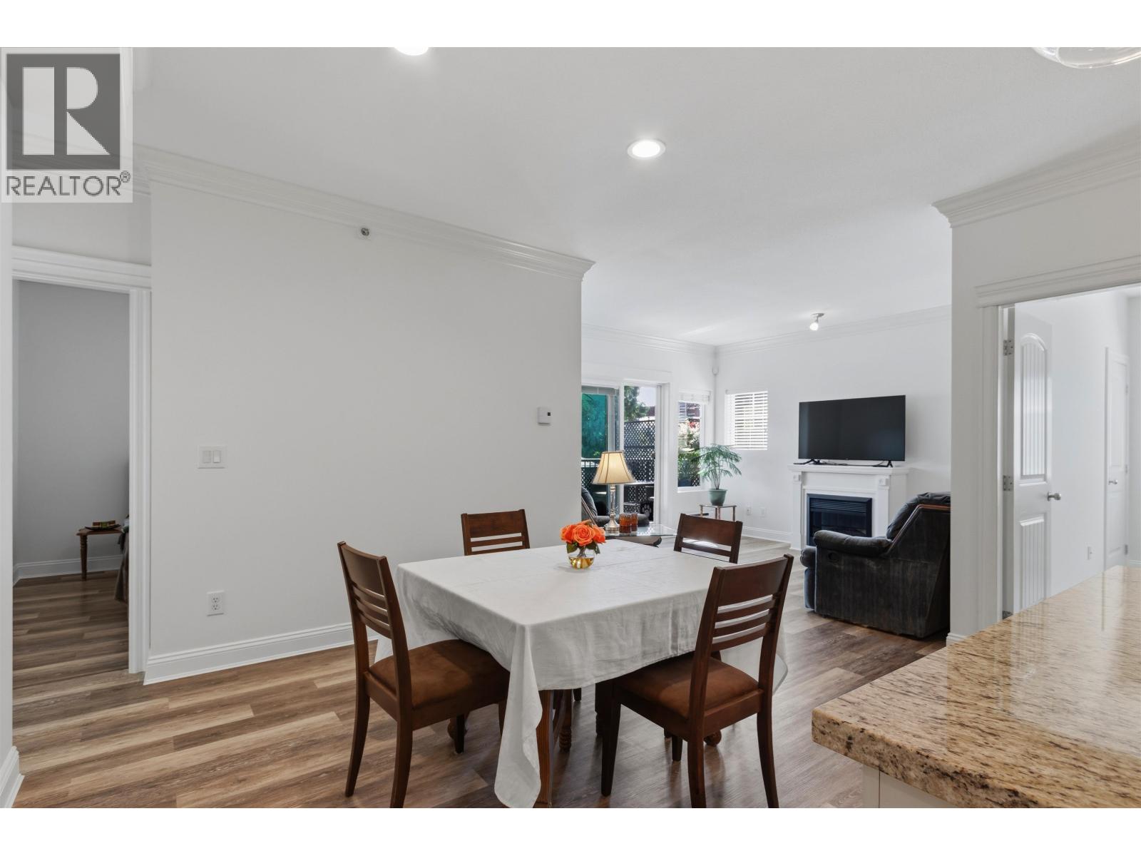 411 22150 Dewdney Trunk Road Property Photo 6