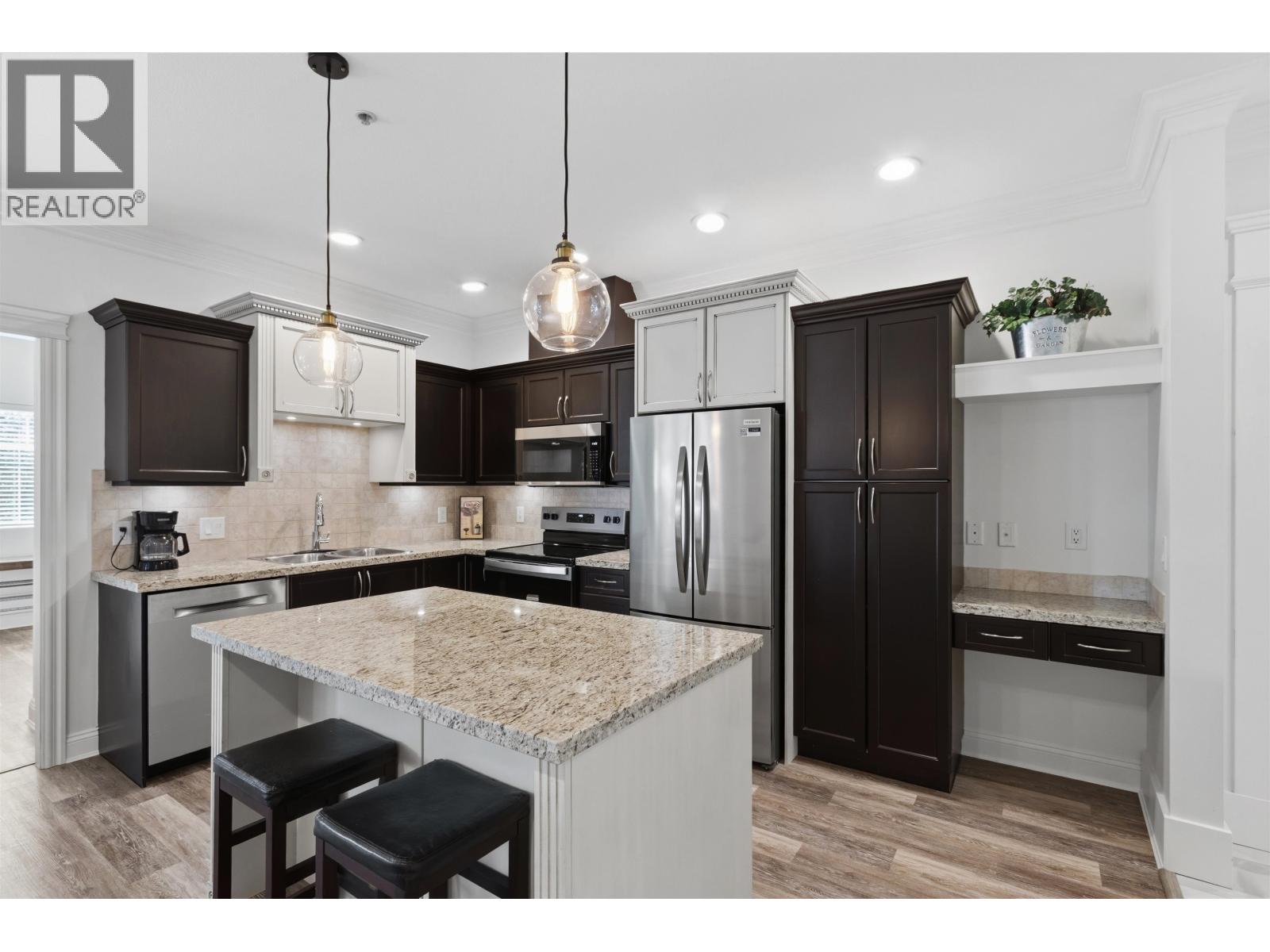 411 22150 Dewdney Trunk Road Property Photo 9