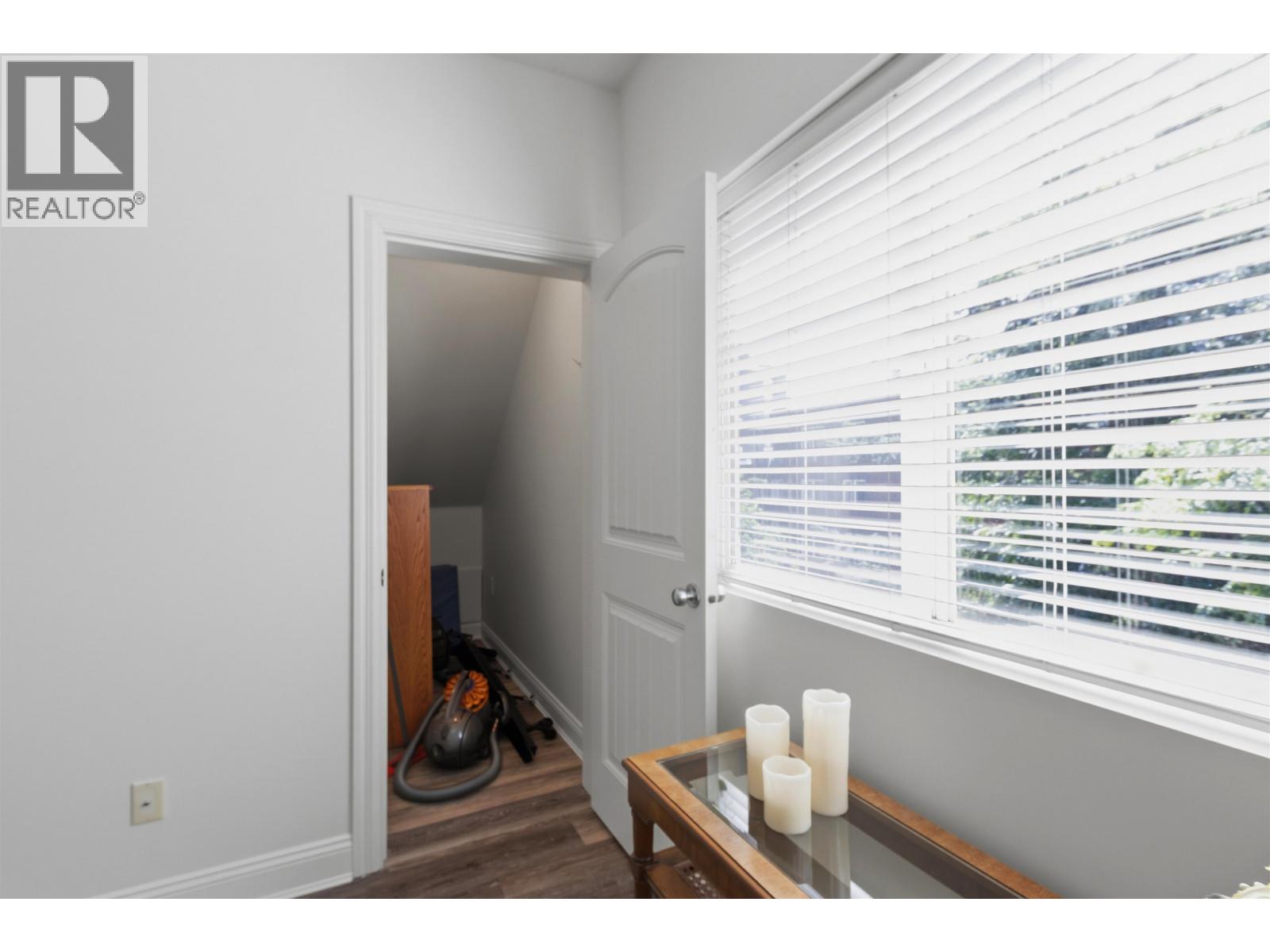 411 22150 Dewdney Trunk Road Property Photo 17