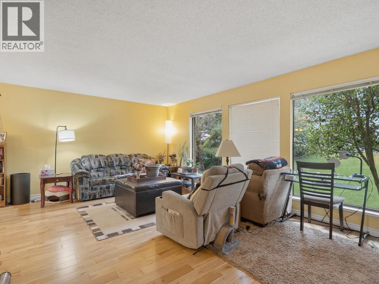 3183 Beacon Drive Property Photo 10