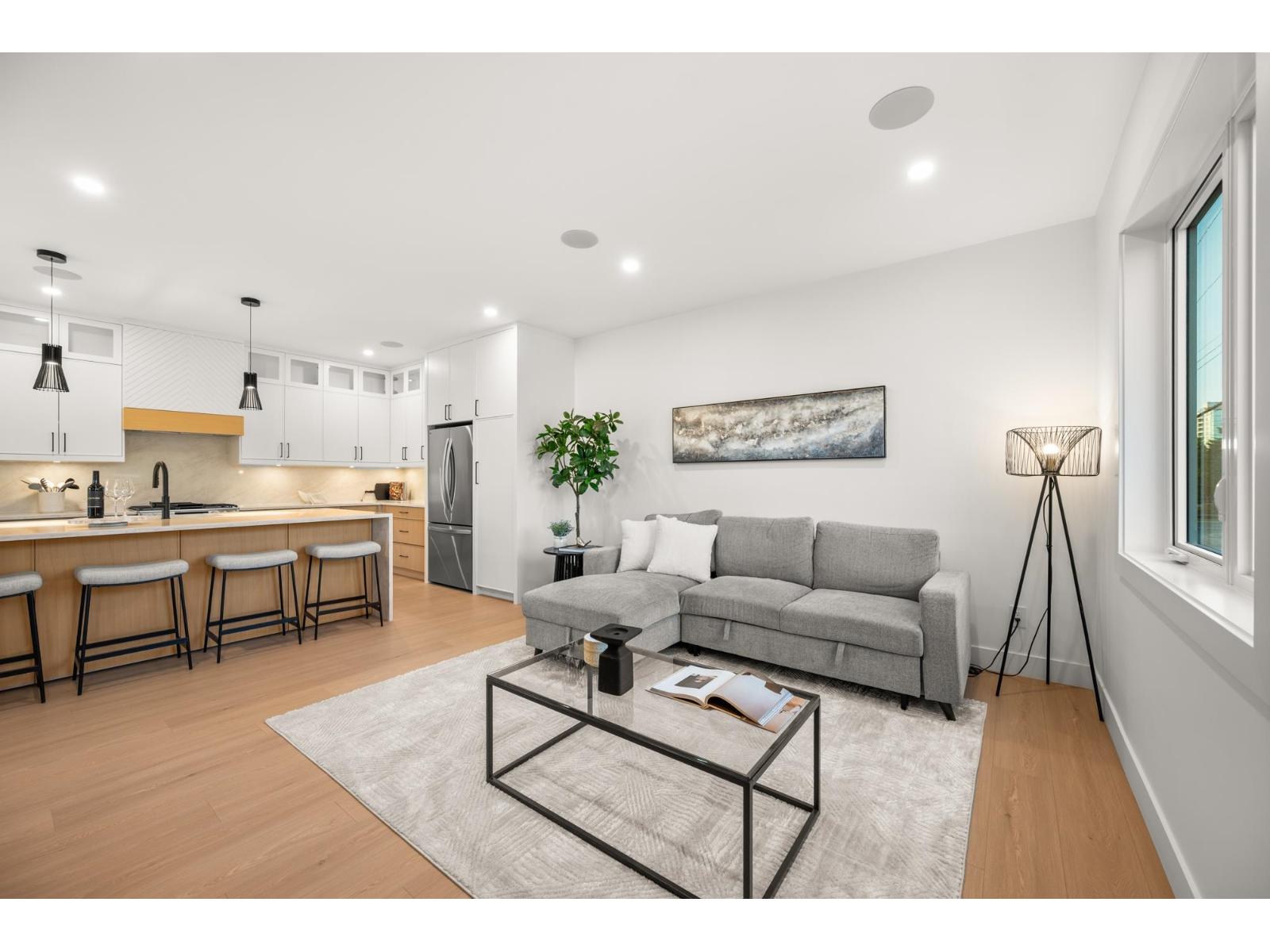 1 2491 Lynden Street Property Photo 4