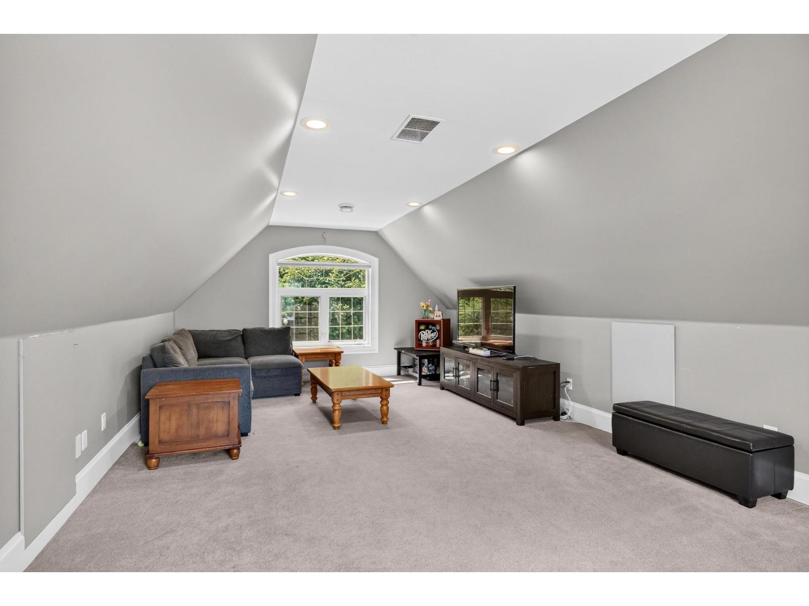 19185 90 Avenue Property Photo 31