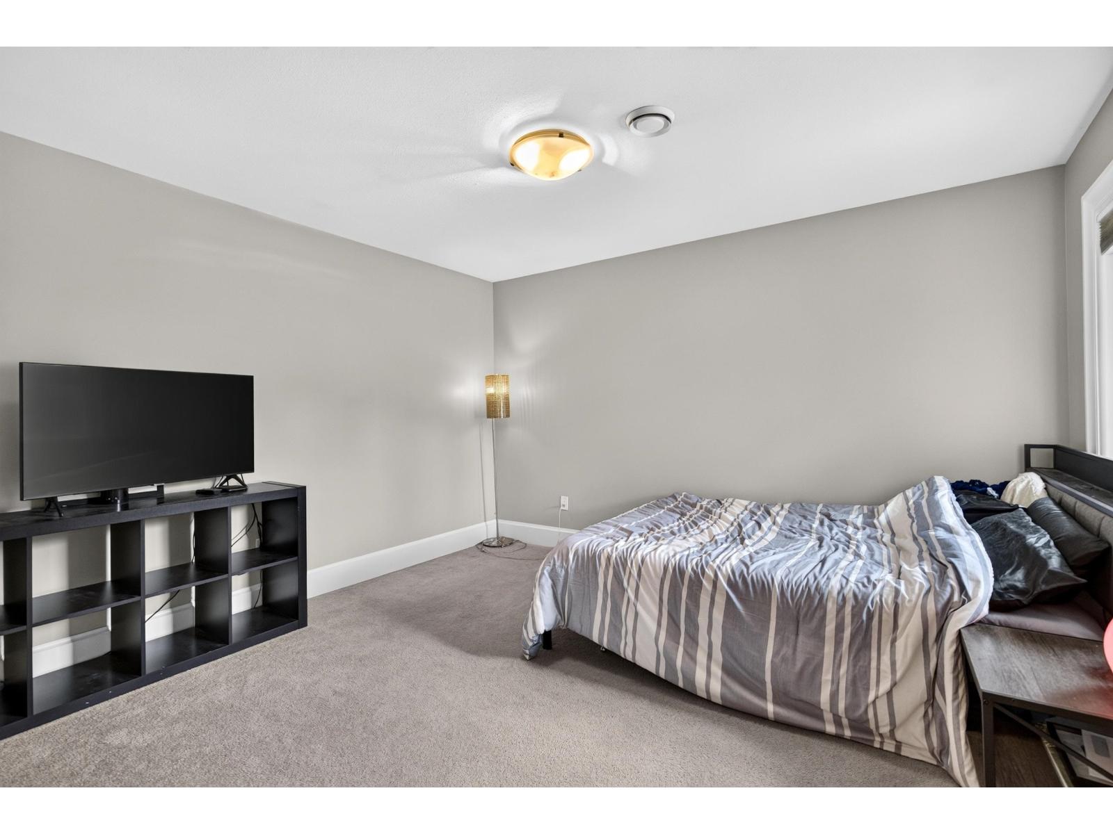 19185 90 Avenue Property Photo 32