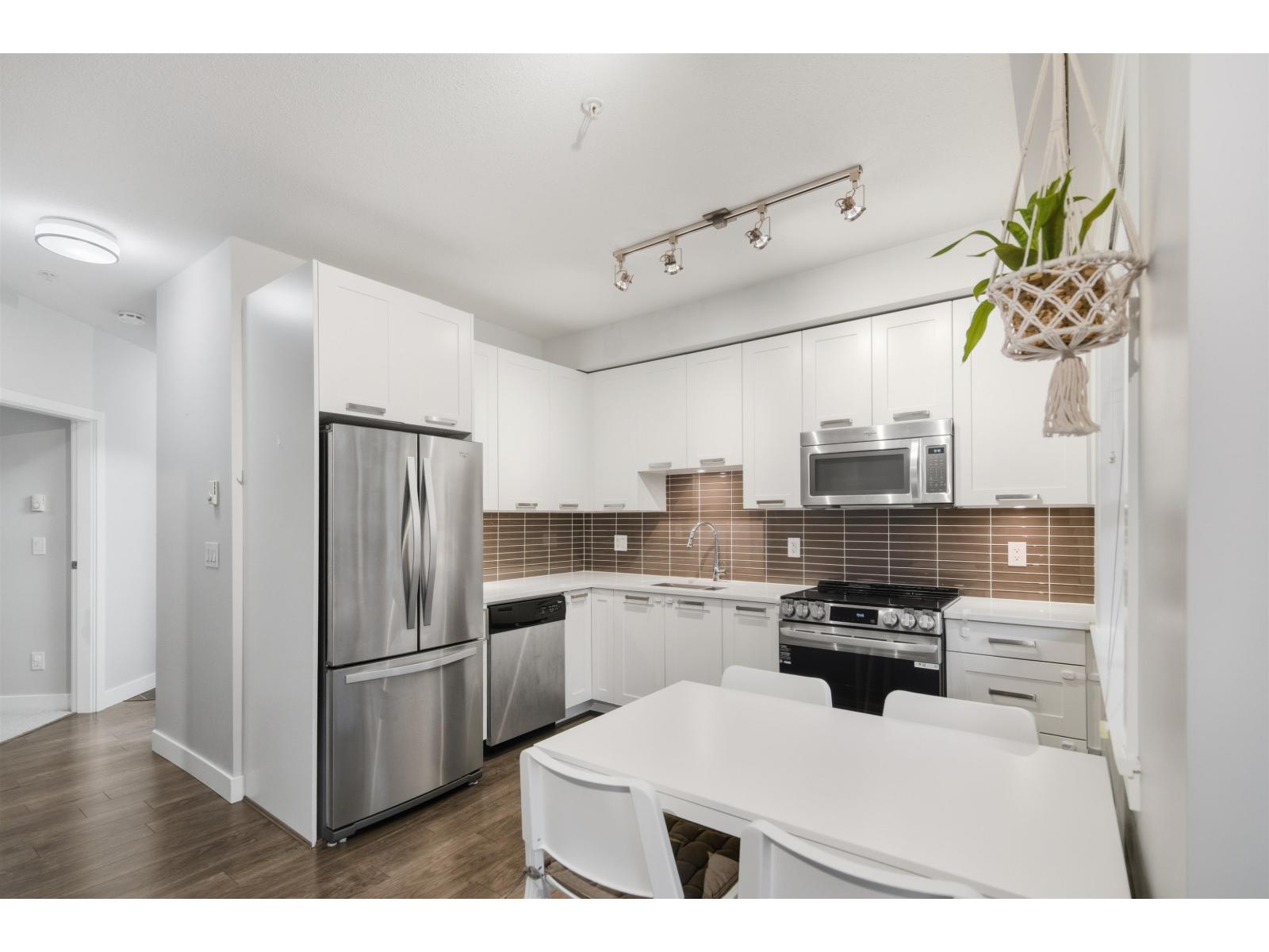206 15388 105 Avenue Property Photo 6