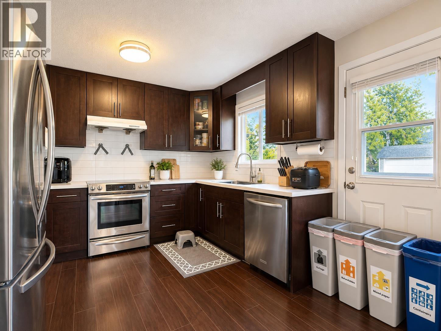 443 Mundy Street Property Photo 4