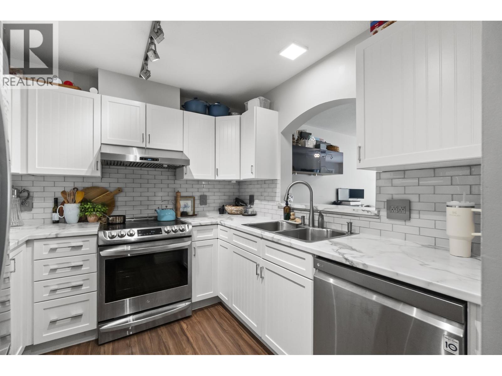 112 2970 Princess Crescent Property Photo 14